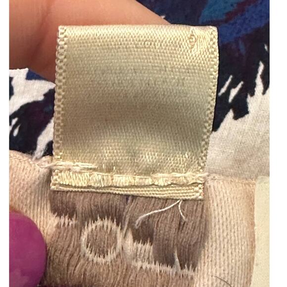 Loft blue floral on white buttoned long sleeves blouse size small - Picture 7 of 8